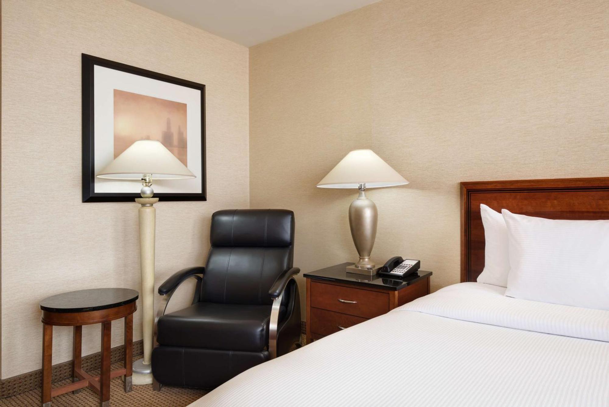 King Room Roll Shower Mobility or Hearing Accessible
