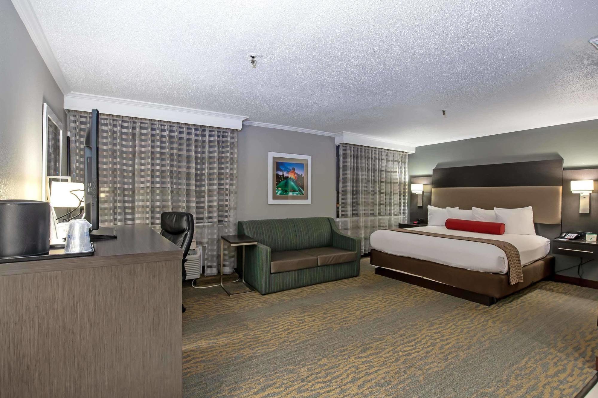 King Suite Sofa Bed Walk Shower Non-Smoking,772878217:JPEG